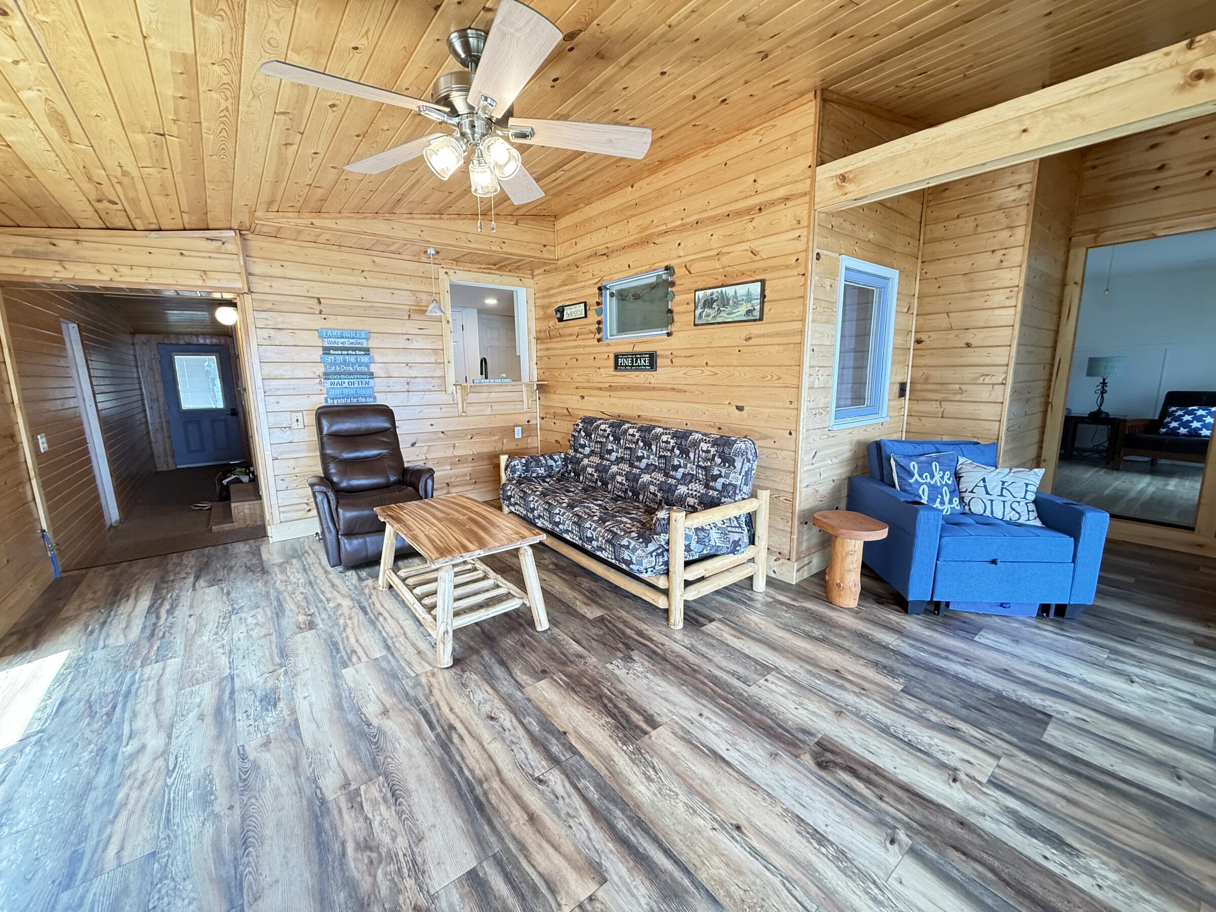 Wide lake room lounge
